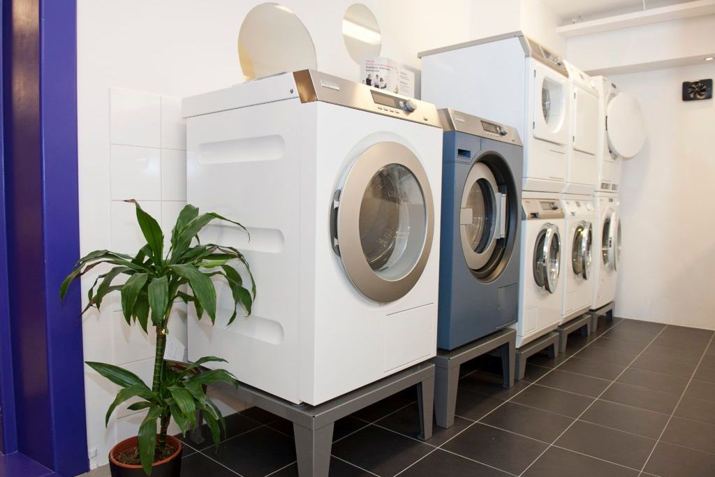 Tvättmaskiner i en tvättstuga